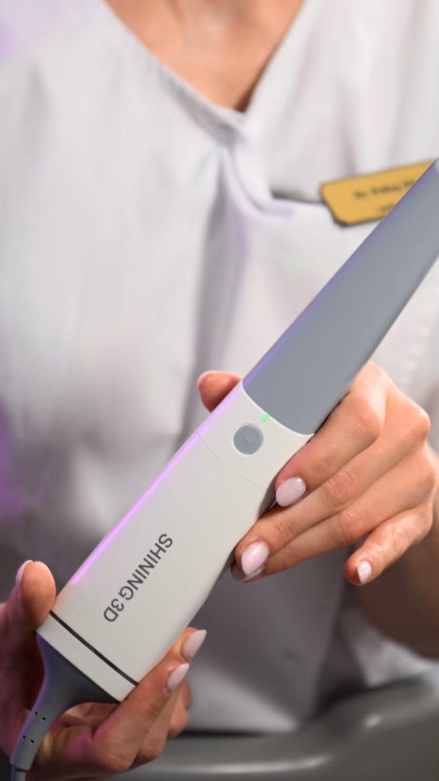 Scanner intraoral Shining 3D ținut în mână